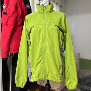 EUC Men’s Size Medium Patagonia Waterproof Hiking/Jogging Jacket In Neon Green